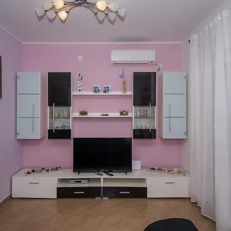 Sandra Apartment *